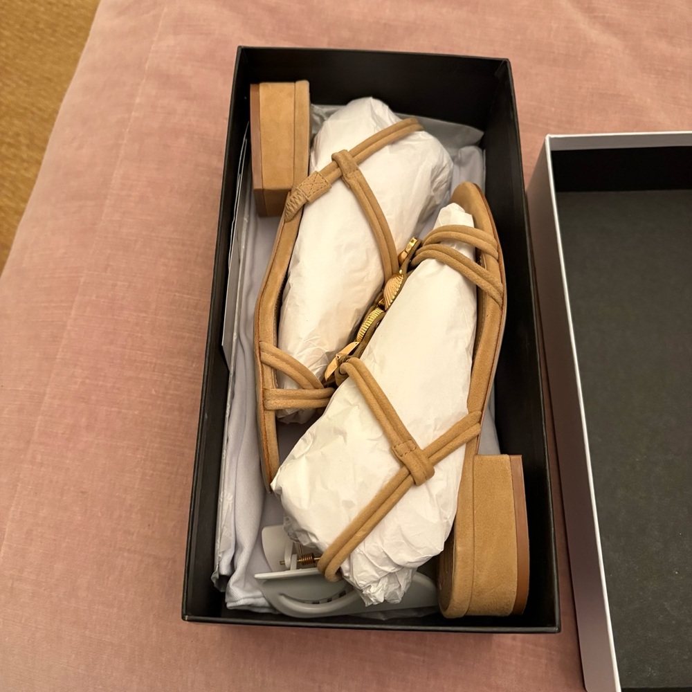 Larroude Shelly flat sandal Lancaster peanut nude tan size 6.5 like new in box - Picture 6 of 8